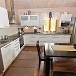 펜션 Louhi By Interhome Suomenniemi